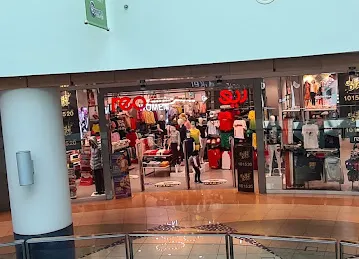 REO fashion store al Wahdha mall