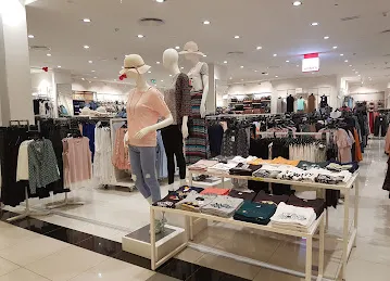 reo fashions Capital Mall