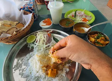 Right Choice Restaurant M13,Musaffah