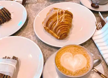 Risen Café and Artisanal Bakery, Jumeriah Village Circle