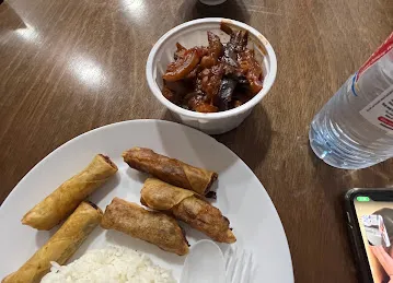 Royal Pinoy Restaurant - Navy Gate