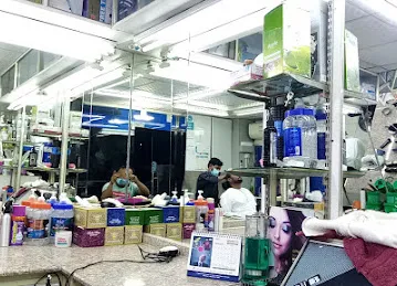 SALOON,, AL SOUQ, AL MARKAZI