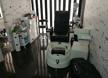 Scissors Sound Men's Saloon