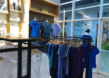 Scrubs & Clogs - ِAL Ain سكربز أند كلوقز