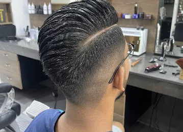 Selfie Gents Salon & Spa