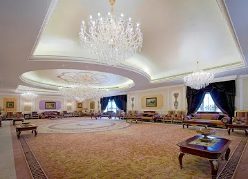 Seven Stars Factory for Hand Tufted Carpets Dubai, UAE - سفن ستارز صناعة وتوريد سجاد يدوي