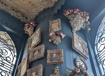 Shakespeare and Co. Al Saqr Business Tower