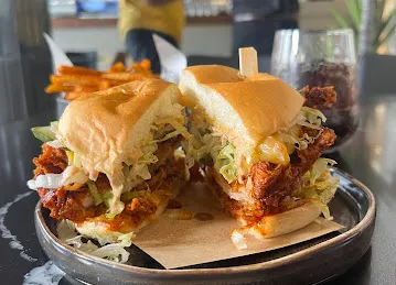 SHE BURGER- Dar al wasl