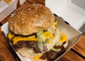 SHE BURGER, LAST EXIT