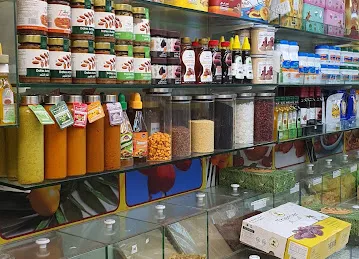 عاشق للتمور و المكسرات