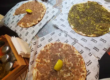 شارع منقوشة Man'oushe Street