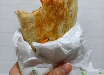 SHUFFLE shawarma & Grills