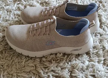 Skechers