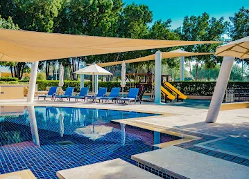 Splash Pool Bar