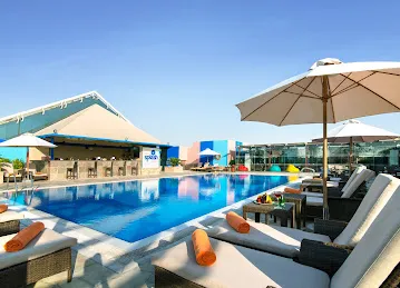 Splash Pool Lounge