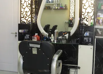 Syriana Men Salon