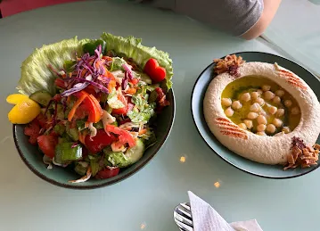 Tal Al Sanobar Restaurant - مطعم تل الصنوبر