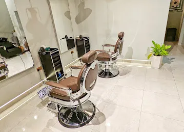 THE BROADWAY GENTS SALON