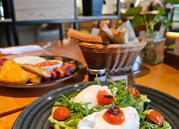 The Green Plate Restaurant & Cafe