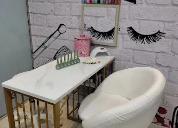 The Mirror Beauty Salon