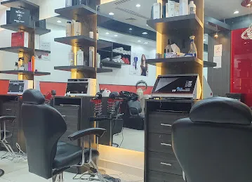 The Red Lounge- Discovery Garden's