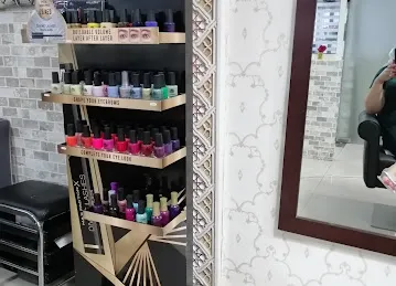 Top Crystal Ladies Saloon