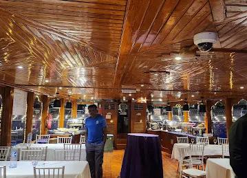 Tour Dubai Marina Dhow Cruises