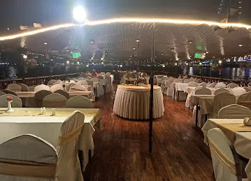 Tour Dubai Marina Dhow Cruises