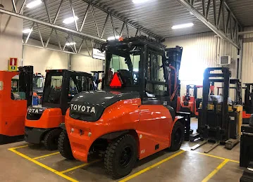 TOYOTA FORKLIFT WAREHOUSE EQUIPMENTS ABU DHABI-UAE