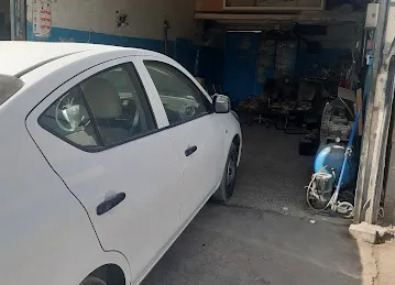 Umar Al Midfa auto electric workshop