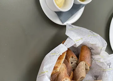 Un Dimanche à Paris - Bluewaters Island