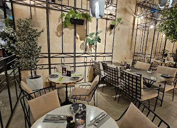 Un Dimanche à Paris - Dubai Hills Mall