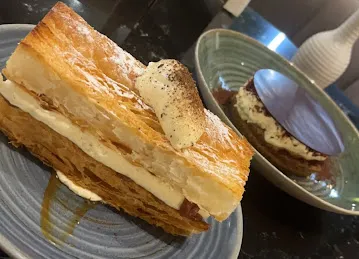 Un Dimanche à Paris - Dubai Hills Mall