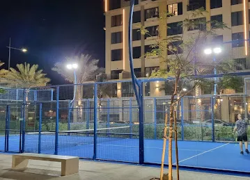 Una tennis court