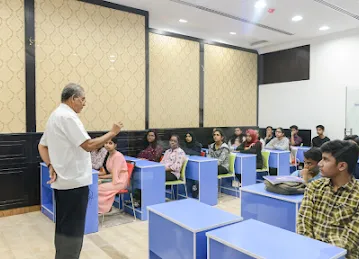 Unique World Education Hamdan Street, Abu Dhabi (6th to 12th Grade CBSE Tuition, NEET and JEE Classes)