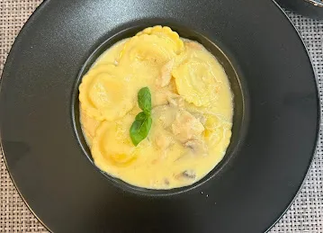 Urban Deli - Restaurant and Bar