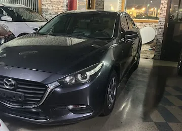 Verified Hub Used Automobile Trading Showroom