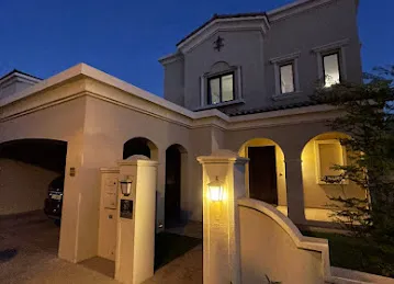Villa 87, Lila