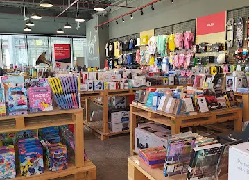 Virgin Megastore La Mer