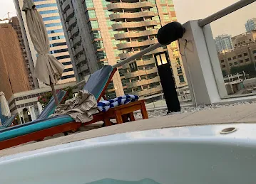 Waves Pool Lounge