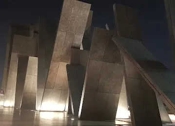 واحة الكرامة - نصب الشهيد
