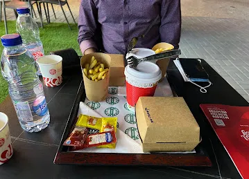 White mocha and koukh al shay jaddaf
