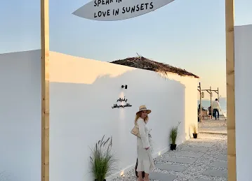WHITE x ISLAND