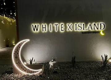 WHITE x ISLAND