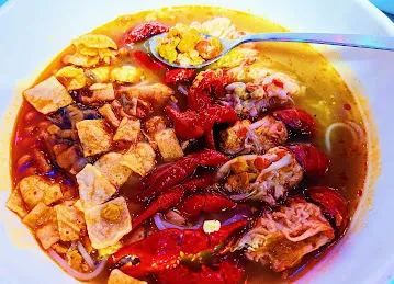 新蜂美食“迪拜第一烤全羊”“小龙虾之神”“东北烧烤”“上门聚会专家”